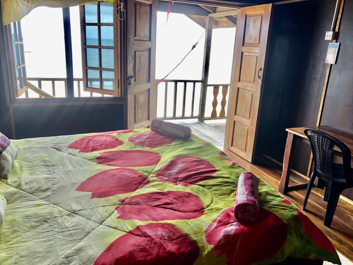 Beachfront Hut Upstairs Astra - Beach Shack Chalet Kampong Juara Exterior photo