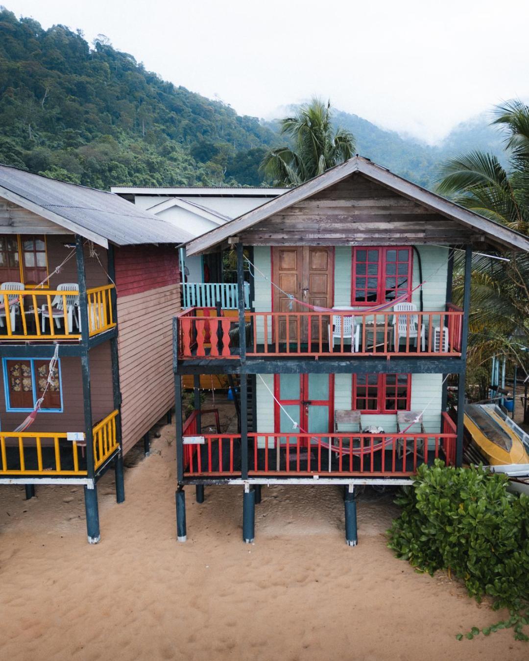 Beachfront Hut Upstairs Astra - Beach Shack Chalet Kampong Juara Exterior photo